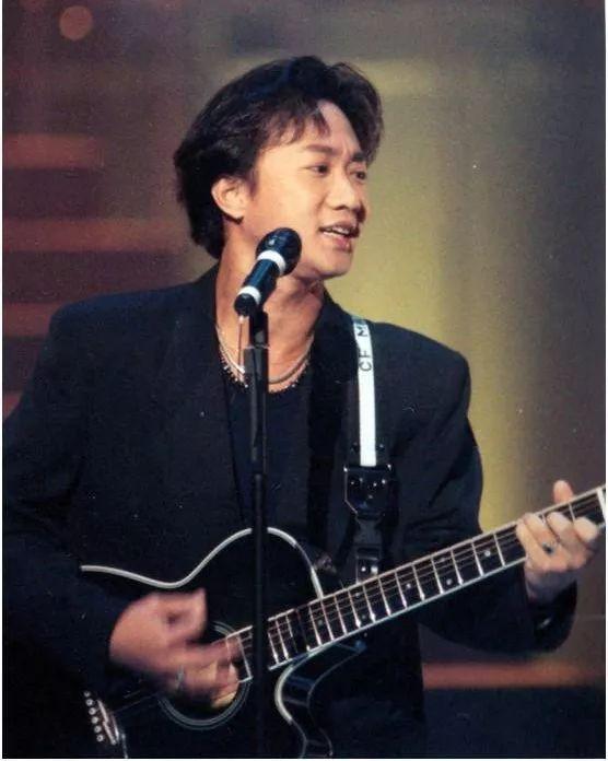 黄家驹年轻时的情史,黄家驹当年的爱情故事