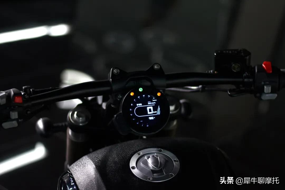 钱江闪电300和奔达灰石300,奔达灰石300适合跑长途高速吗