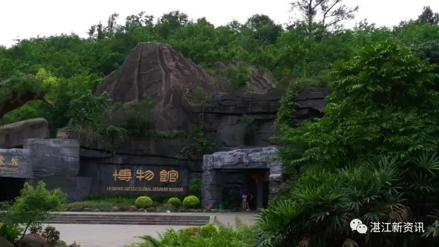 蓝天白云湖面碧波荡漾天然氧吧,湖光岩大自然天然氧吧