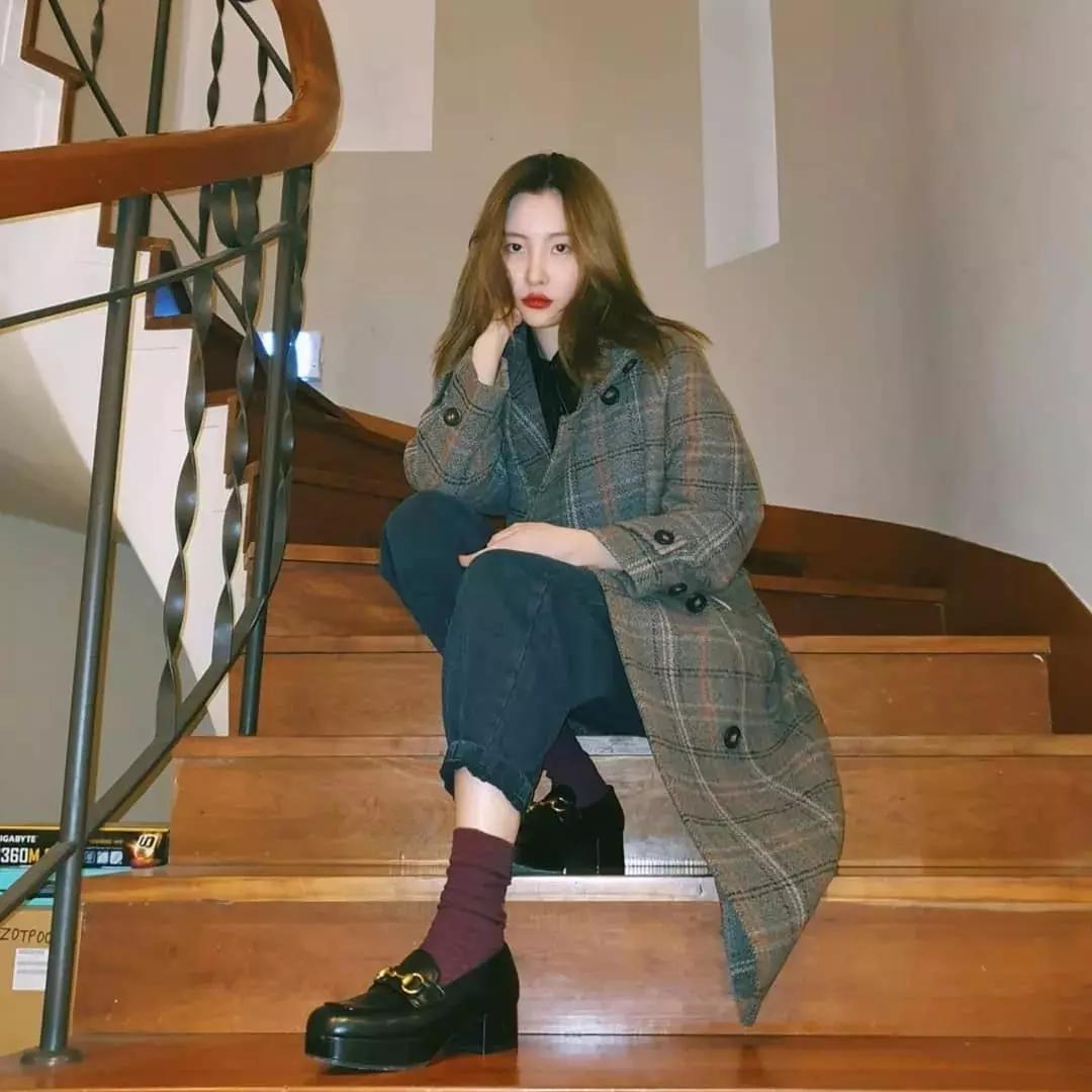 孔孝真同款衬衫豹纹绿色,孔孝真穿搭都是什么品牌