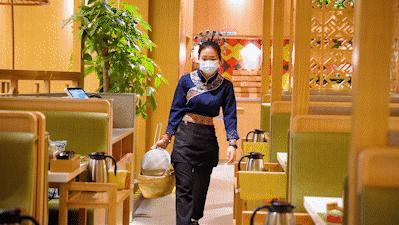 椰椰椰！这家人气椰子鸡专门店，光是汤底就喝饱了