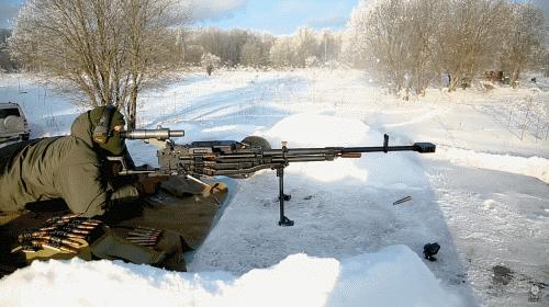 重机枪穿甲弹打穿装甲车,12.7毫米重机枪打装甲车