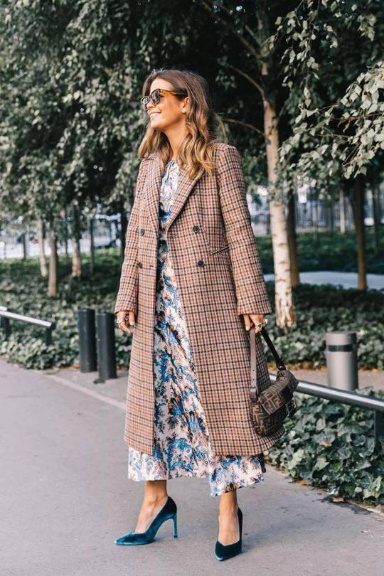 今年最流行的短袖搭外套,外套里面穿t恤