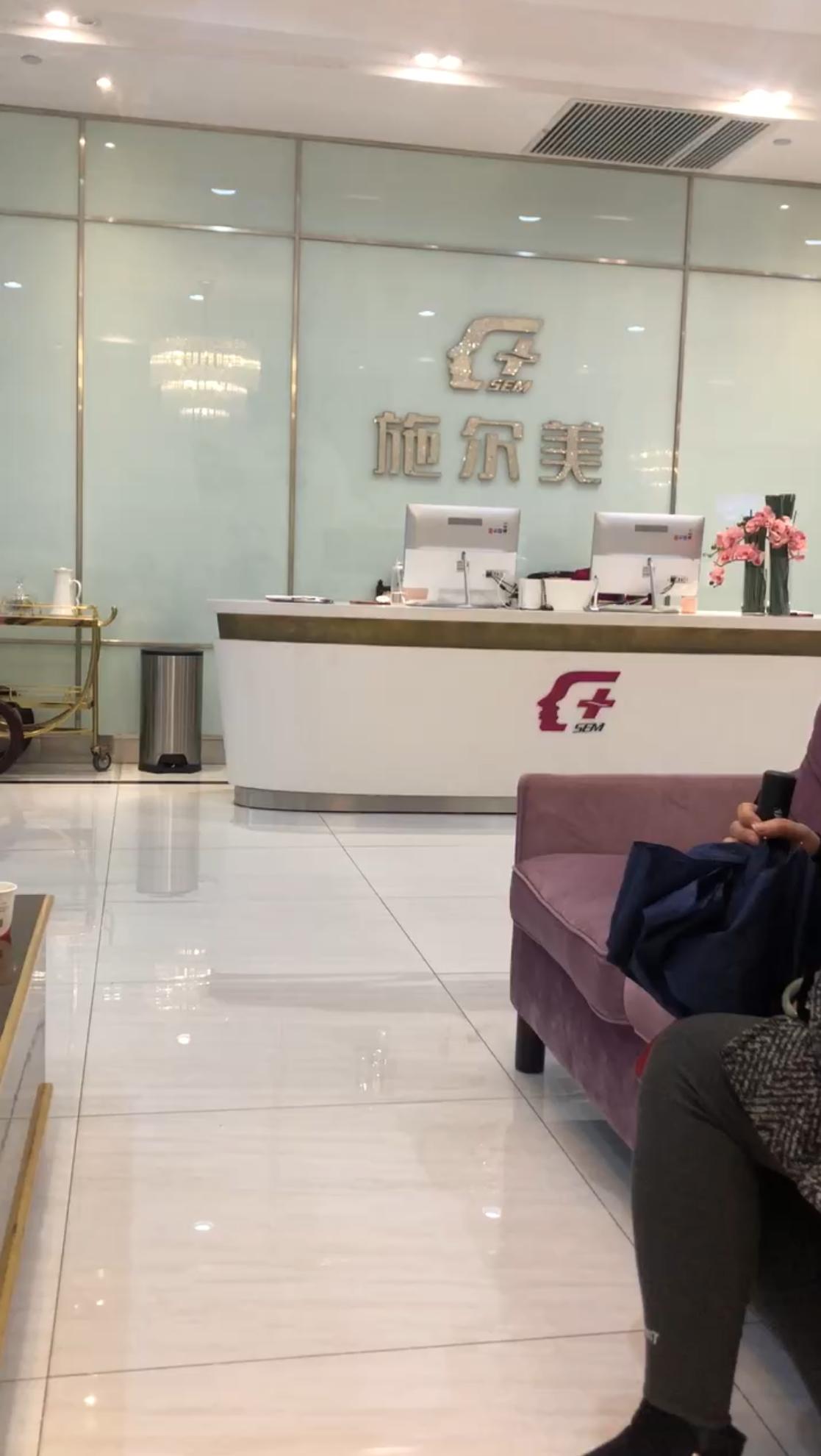 女子隆鼻后容貌变大,女子隆鼻成阿凡达