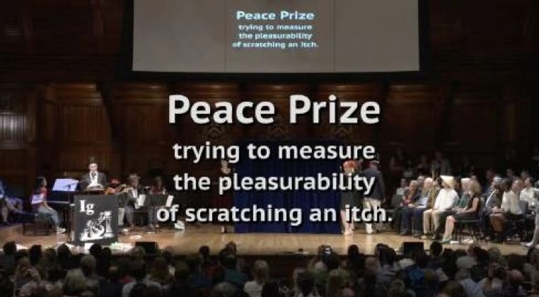 挠痒痒的愉悦程度到底有多大？该研究获得了2019搞笑诺贝尔和平奖
