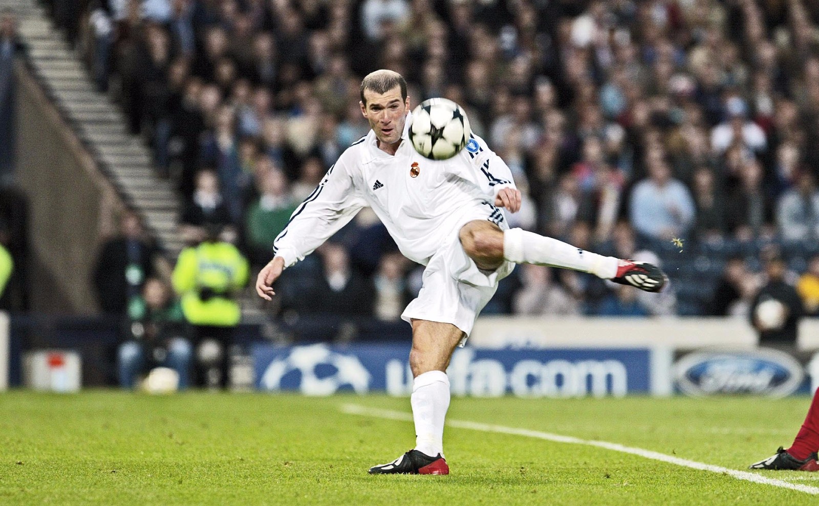 凌空抽射功夫足球,凌空抽射美学