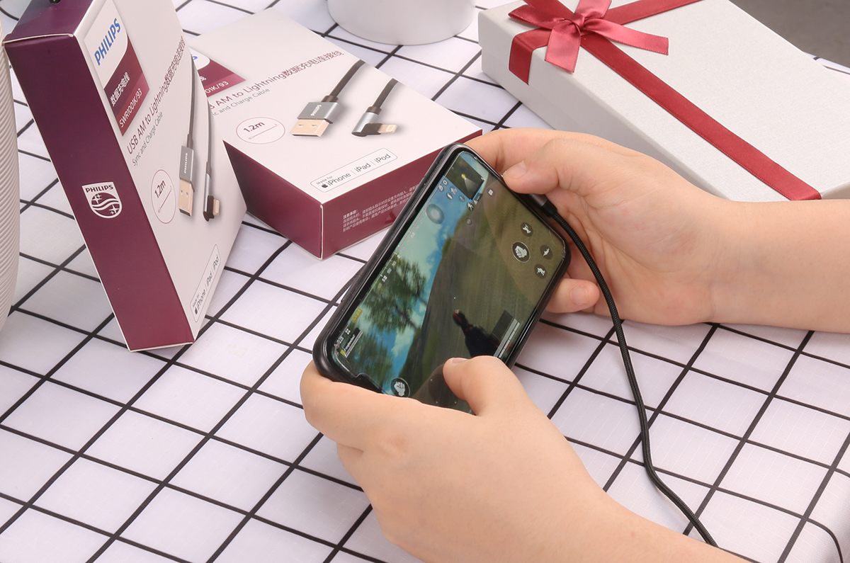 一边充电一边插耳机的转换器,一边充电一边插网线的转接线