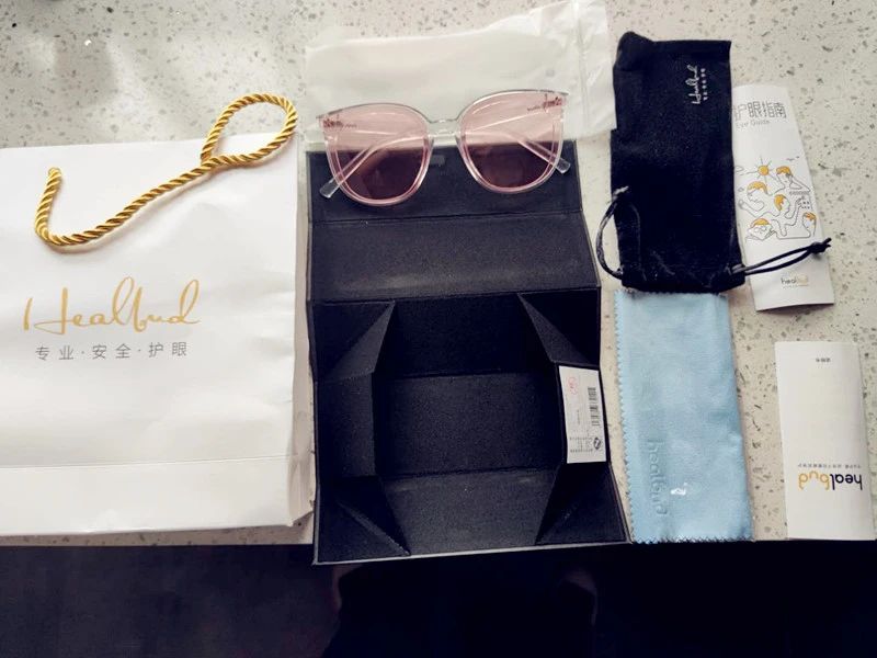 买了一个蓝墨镜,儿童墨镜7-12岁酷墨镜怎么选