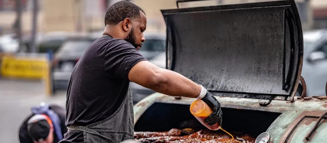 和supreme齐名的品牌,和supreme合作的行李箱