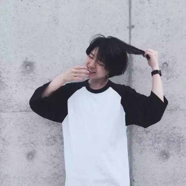 帅哥比赛里混进了一个“女孩子”，还撞脸了有村架纯黑岛结菜？