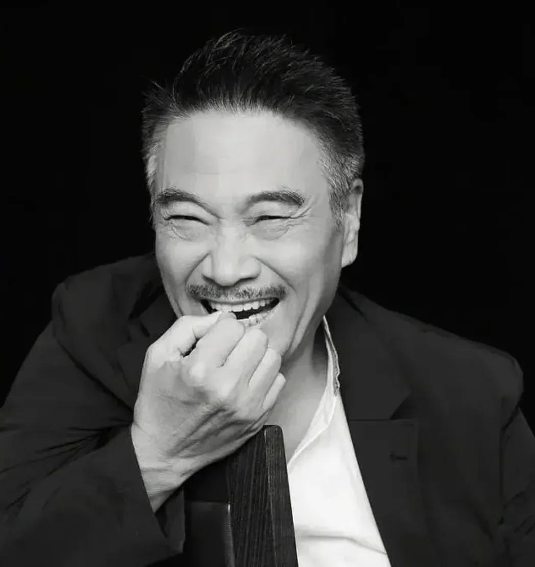 年少成名后跌落谷底快速翻盘,年少成名大起大落不改初心