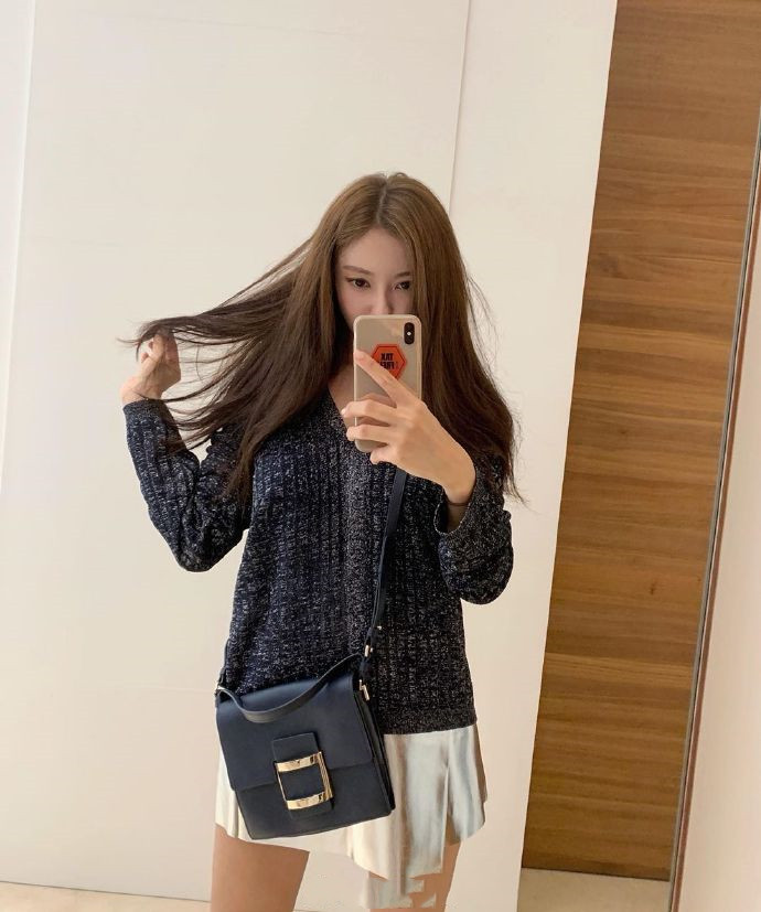 朴孝敏极简穿搭质感十足,朴孝敏最新穿搭