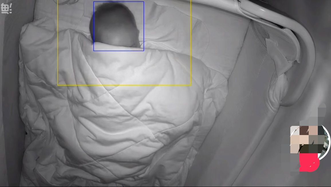 穿了睡袋宝宝不舒服,宝宝穿睡袋里面还穿衣服不