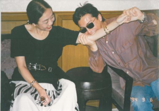 67岁尊龙近照曾是亚洲最美男子,69岁尊龙近照身材走样