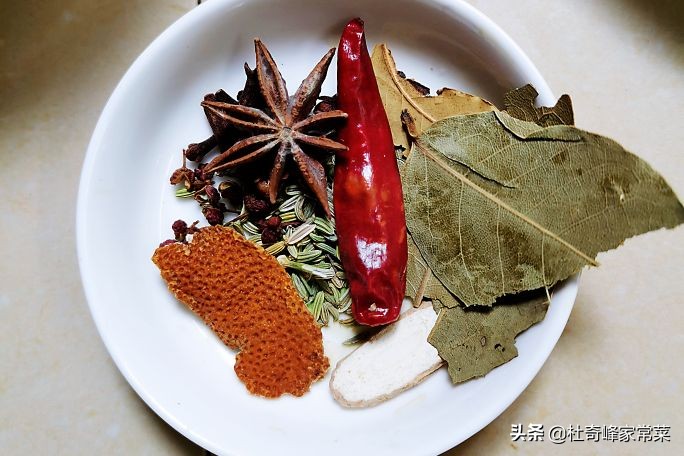 年夜饭猪蹄汤寓意,年夜饭必备家常菜猪蹄寓意