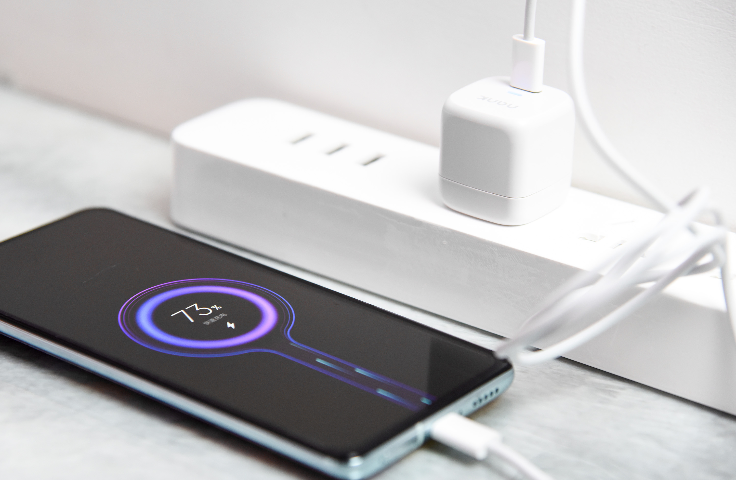 带上南卡充电头C1,节假周末随心满血出游