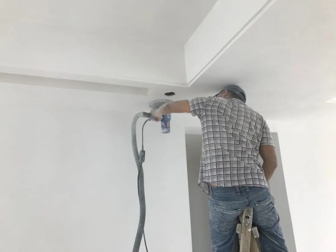 刮腻子时墙面刷什么油漆 (墙面刮腻子刷墙漆注意事项)