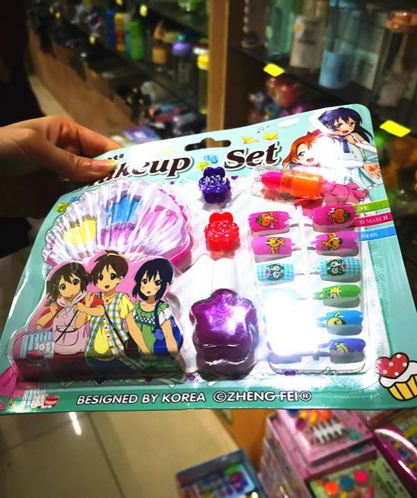 幼儿嘴唇肿了变成了香肠嘴怎么办,孩子下嘴唇肿成香肠嘴