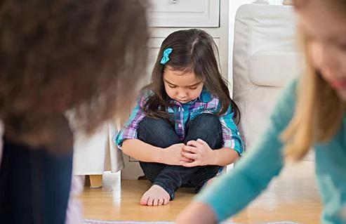 孩子崩溃大哭如何让他冷静下来,哭的时候怎样才能让心情平静下来