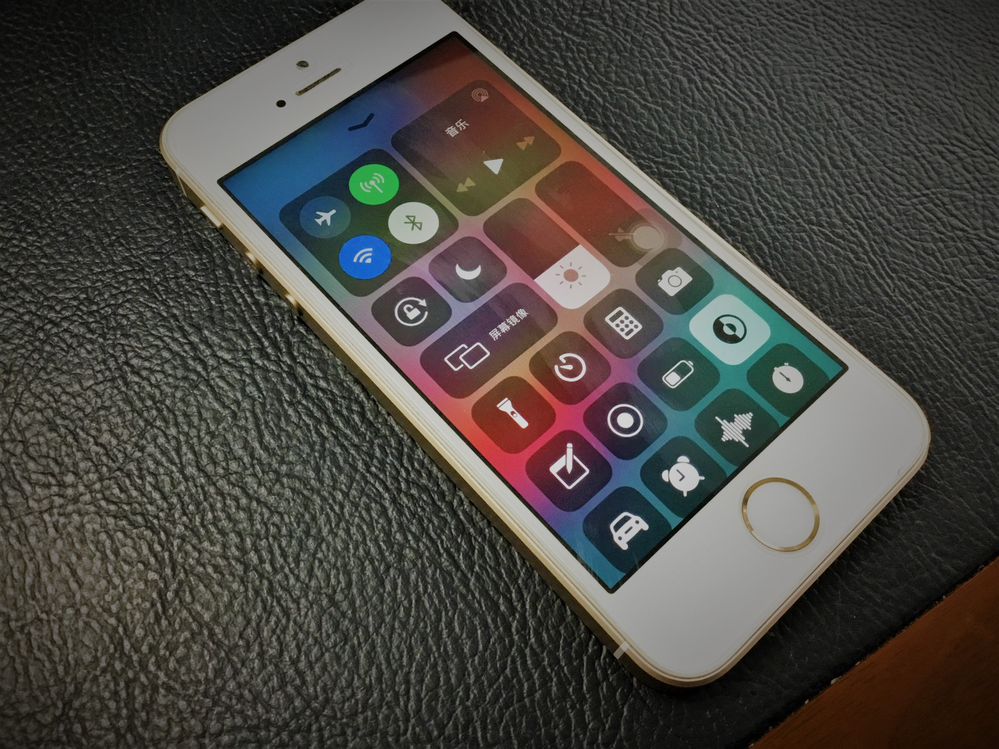 iphonese升级系统后没内存了,iphonese升级ios14无法开机