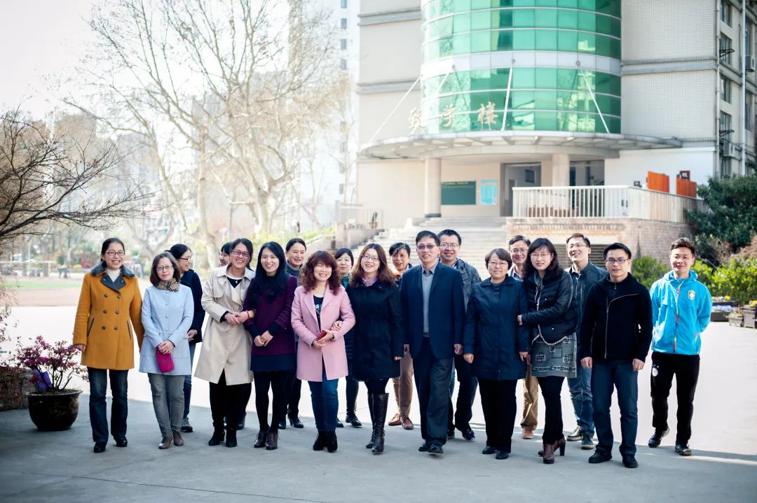 鍗椾含榧撴ゼ浜屽崄涔濅腑鑷磋繙涓,鍗椾含榧撴ゼ浜屽崄涔濅腑鑷磋繙鍒濅腑