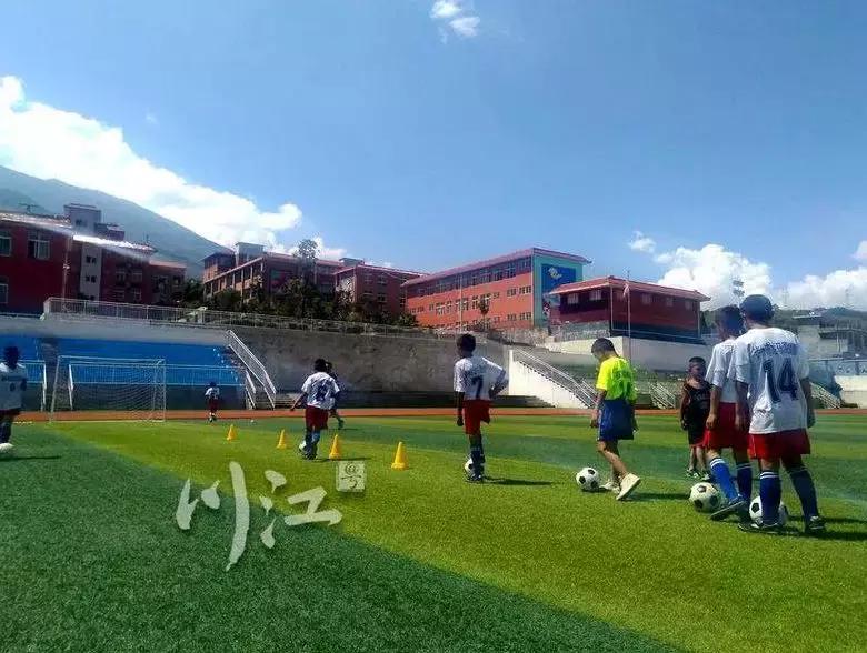 脱贫攻坚之路的新尝试丨泸州点亮彝区少年足球梦想