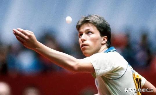 陈梦回应黄晓明接风菜,陈梦主动招呼伊藤美诚来合影