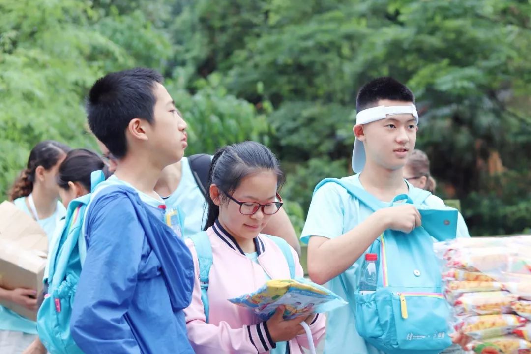 番薯汉桥夏令营进行时|书法剪纸绘画设计篮球和吃西瓜比赛