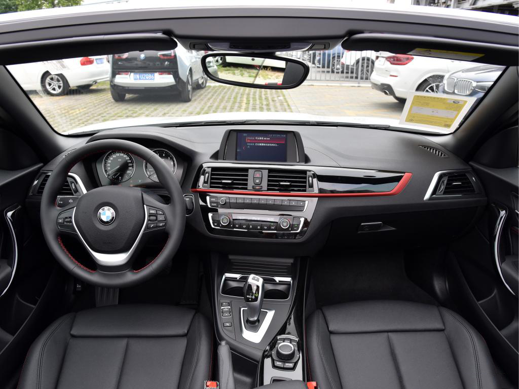 开着敞篷放大风吹,开着敞篷在海边兜风