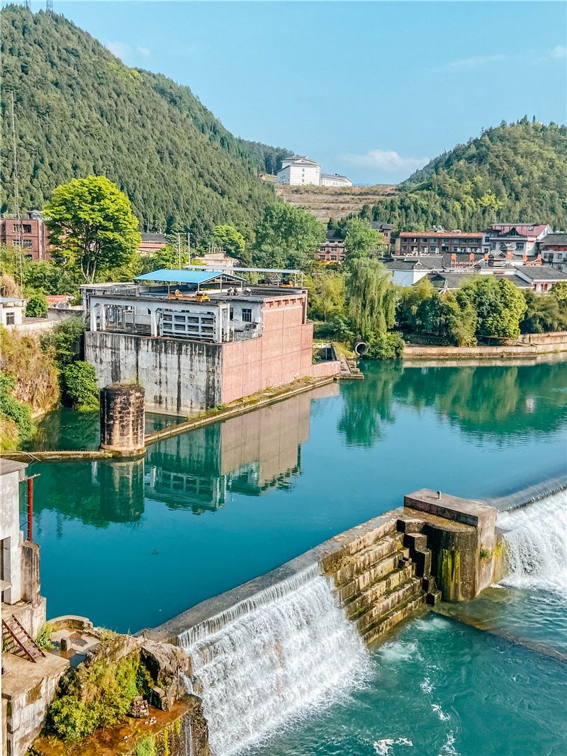 贵州除了千户苗寨还有其他玩的吗,贵州千户苗寨外的古镇