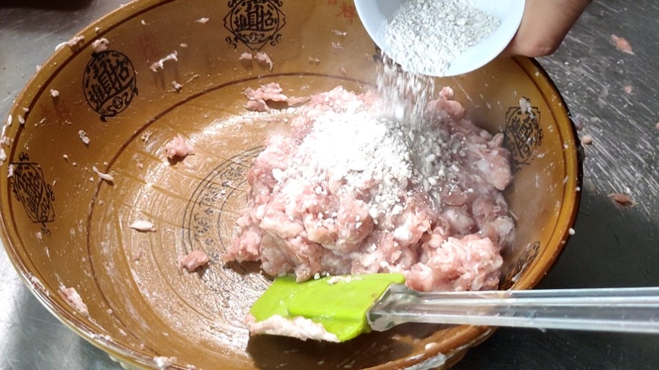 咸蛋黄珍珠肉丸做法,珍珠咸蛋黄肉丸