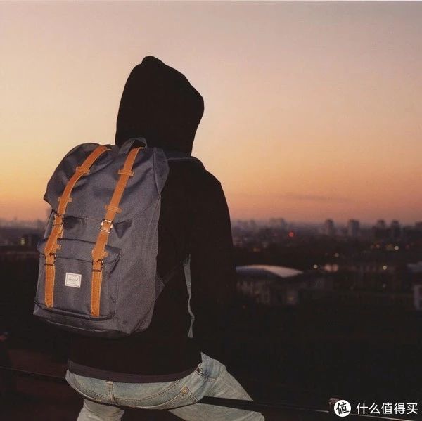 “钢铁直男”也应该拥有一个好看的包，10款百元男包推荐