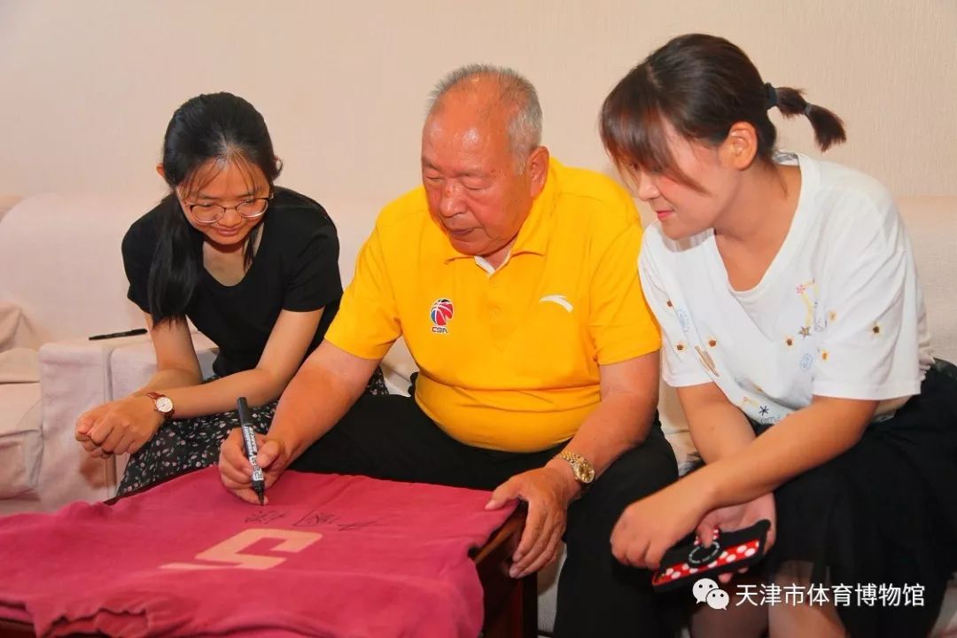 中国篮球队最早红色球衣,天津市体育队队服