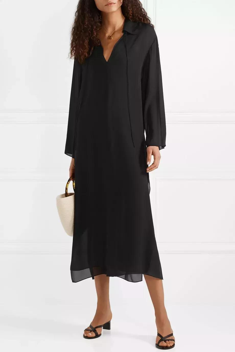 天气回暖怎么穿?裙子+运动鞋是时尚人群中热度最高的搭配法则