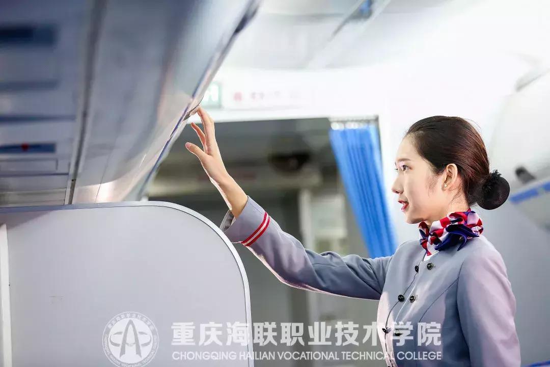 Hello小萌新:学长学姐亲身示范，这本“学生职业形象教科书”请熟读