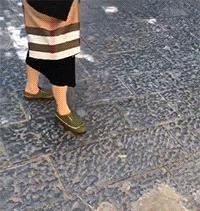 刚租的房子,打扫时发现的前租客留下的东西,要告诉房东吗?