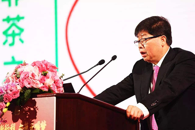 又一饮料巨头陨落？曾请范冰冰代言年入50亿，如今创始人被带走