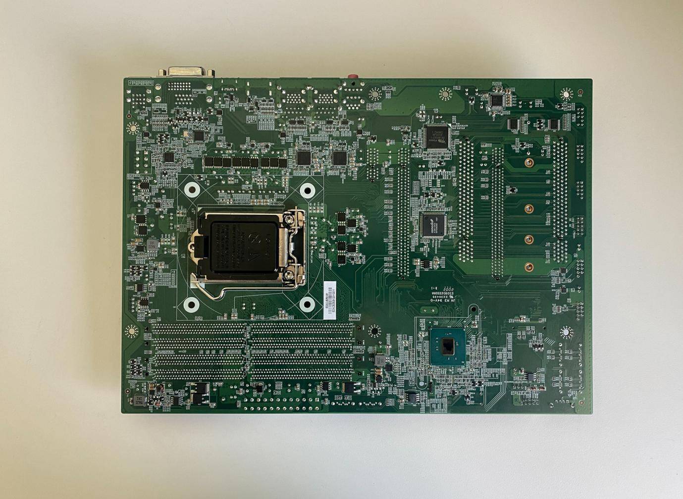 cpu安装在主板上还能拿下来吗,电脑换了主板和cpu需要重装系统吗