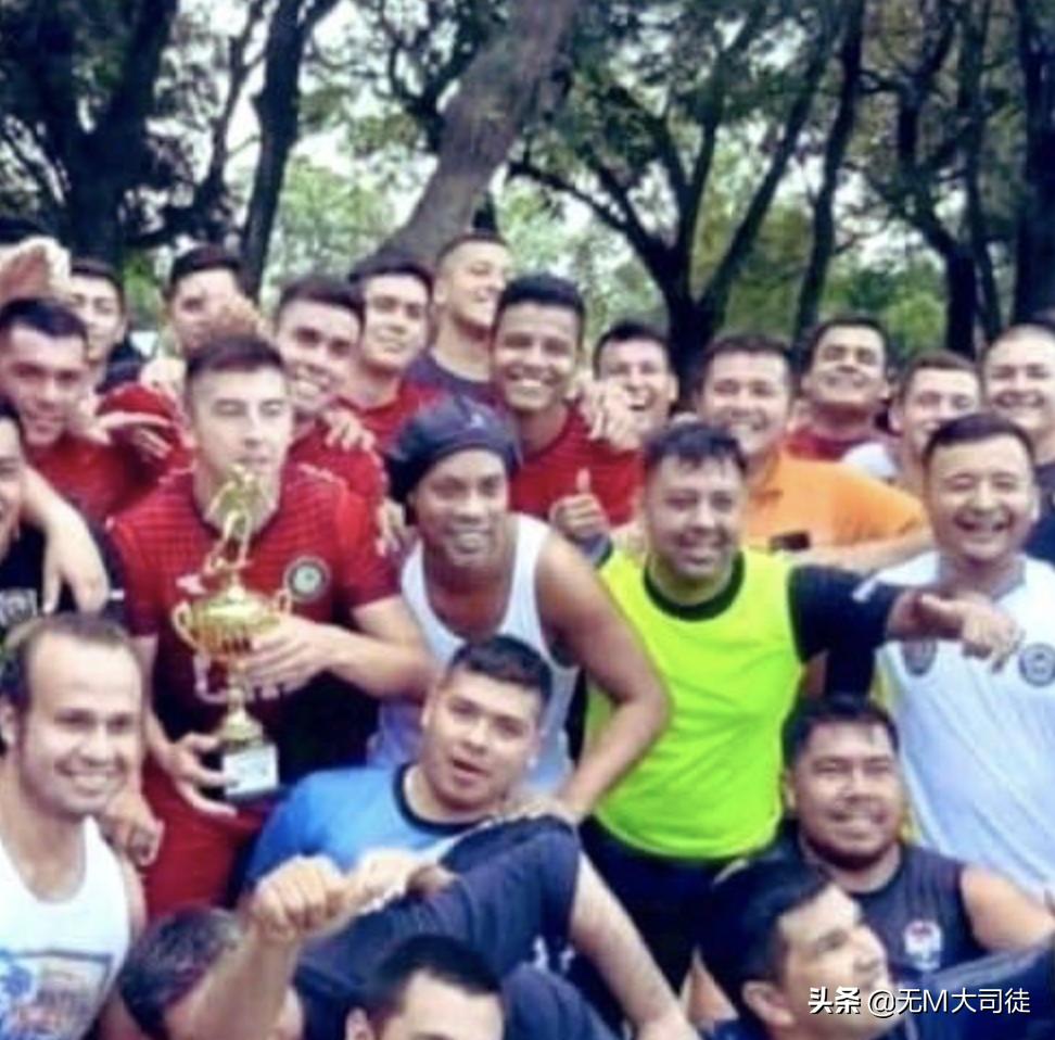 监狱里发生格斗比赛,在监狱里组织一场足球赛