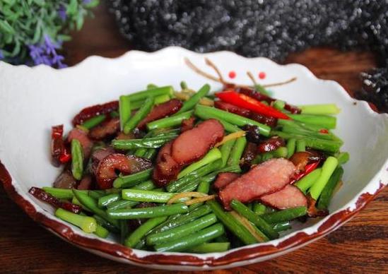 蒜薹和啥搭配好吃,蒜薹怎么炒入味又好吃又简单