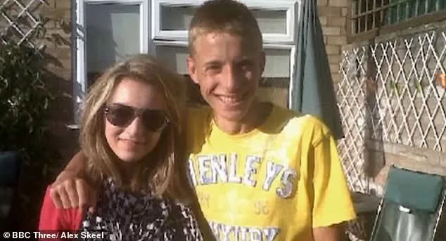 22岁女孩遭教练虐待,足球教练虐待儿童