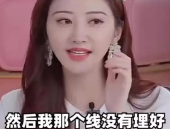 景甜素颜曝光认不出，自拍双眼皮疤痕明显，曾大方承认自己整容