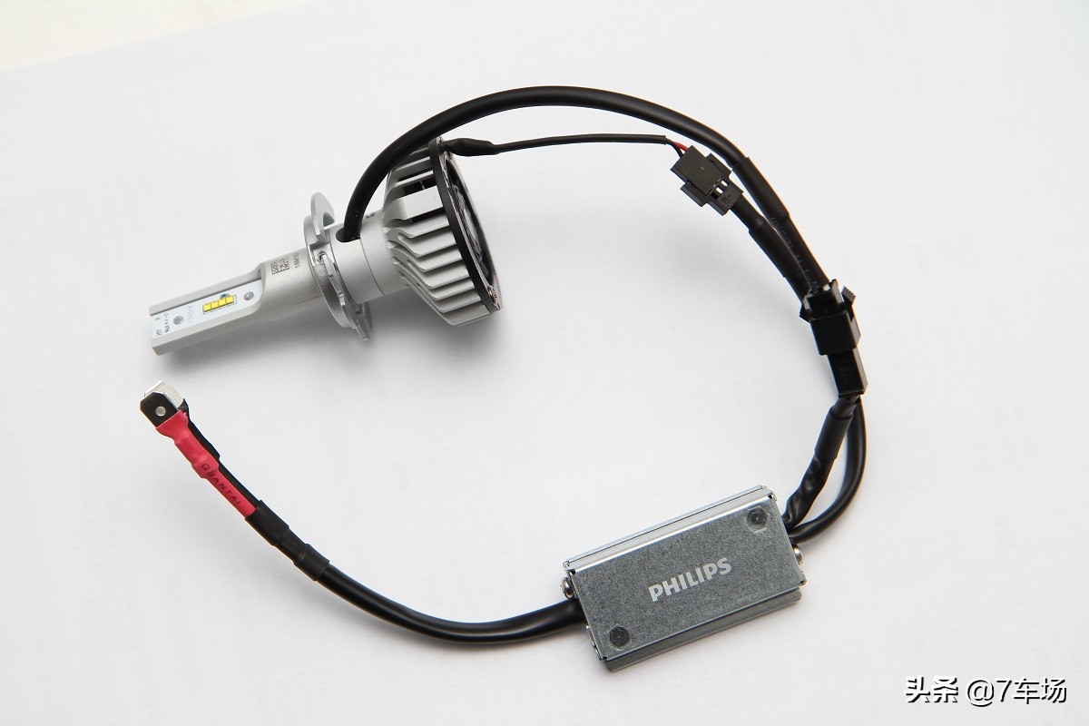 晚上开车车灯刺眼怎么办,车灯卤素灯泡怎么选