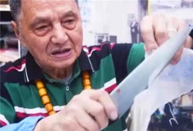 “香港刀王”陈当华:磨一把菜刀千元天价,为何顾客还是抢着买?
