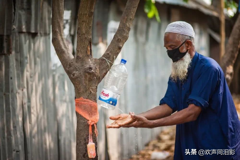 老人与年轻人先救谁,老年人得新冠救活几率有多大