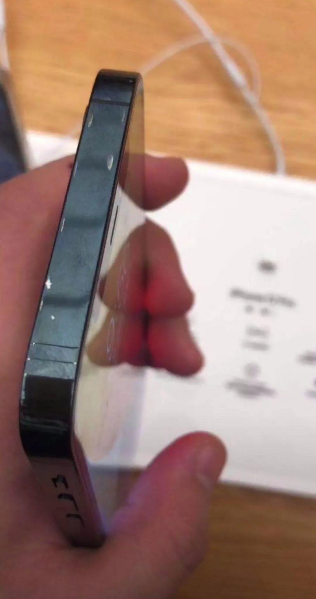 苹果谈iphone12边框掉漆,曝iphone12白色边框掉漆
