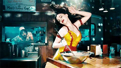 厨具用久，变黑还生锈？老阿姨教你一招，抹点这个比新买的还要亮