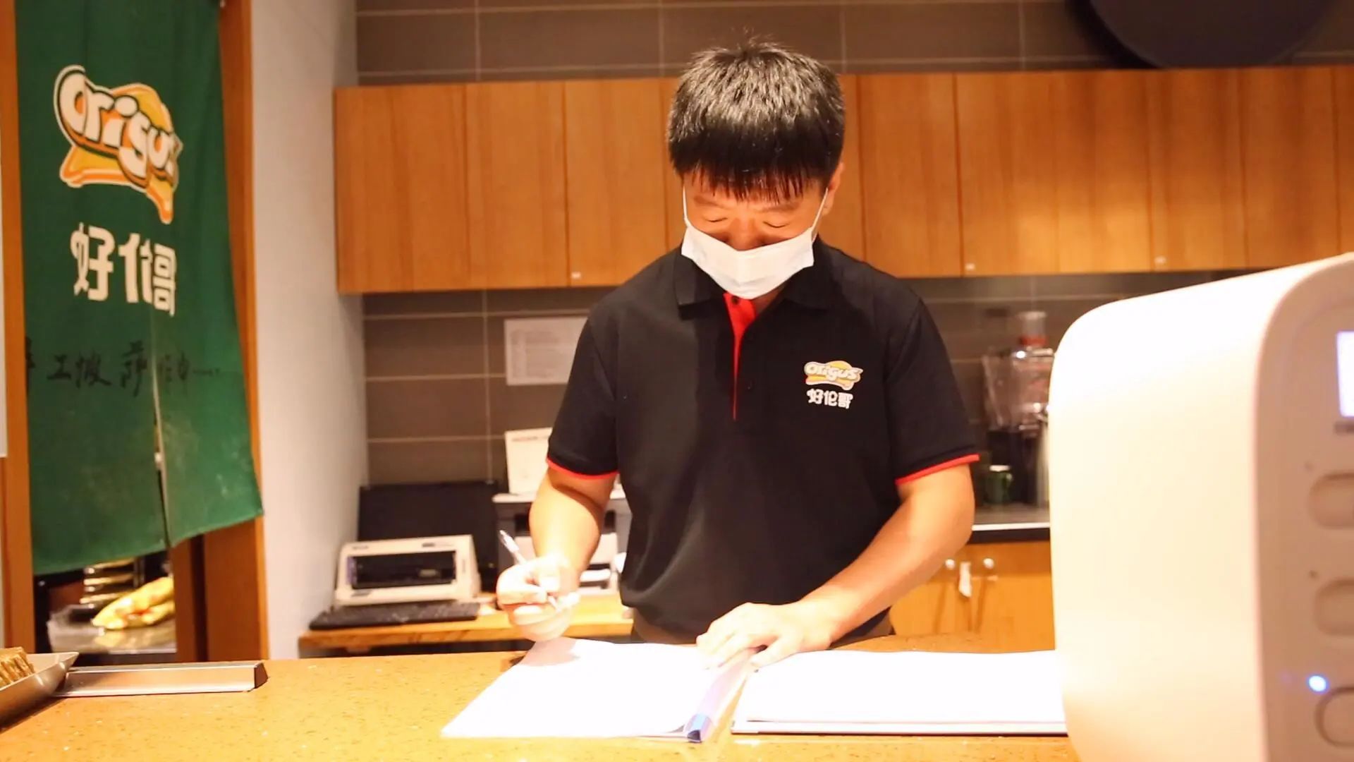 谁说疫情下，大店面不能扭亏为盈，其实就差一个好伦哥比萨小店