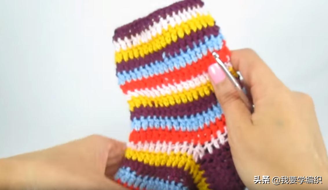 最简单钩袜子视频,时尚彩虹地板袜编织图解