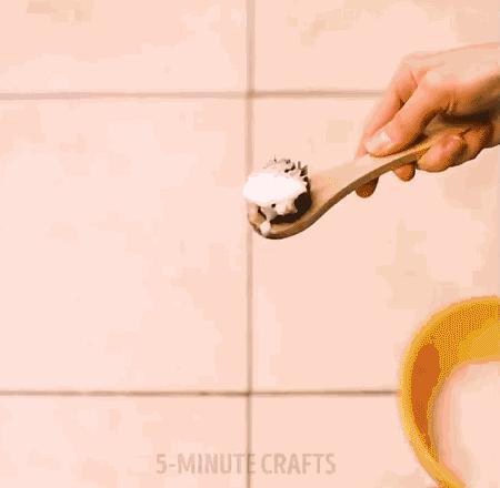 化妆品过期了还能销售吗,化妆品过期还能用吗对皮肤有害吗